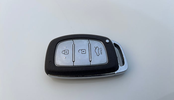 2020 Hyundai AURA SX 1.2, Petrol, Manual, 74,746 km, Key Close Up