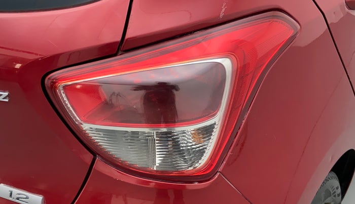 2017 Hyundai Grand i10 SPORTZ (O) 1.2 KAPPA VTVT, Petrol, Manual, 19,924 km, Right tail light - Minor damage