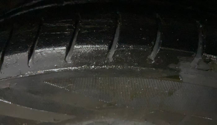 2017 Maruti Alto 800 LXI, Petrol, Manual, 82,817 km, Left Front Tyre Tread