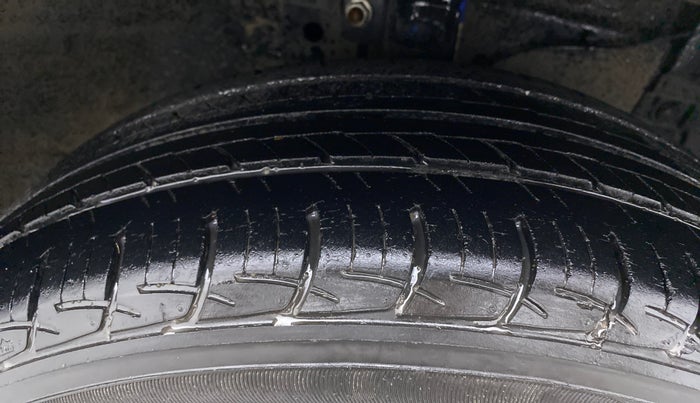 2012 Maruti Swift Dzire ZXI, Petrol, Manual, 46,405 km, Right Front Tyre Tread