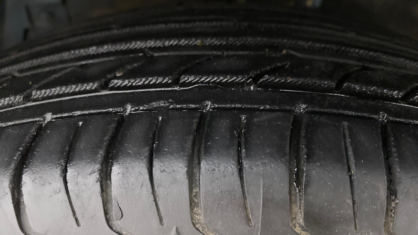 2012 Maruti Swift Dzire LXI, Petrol, Manual, 65,502 km, Left Front Tyre Tread