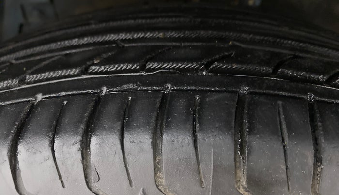 2012 Maruti Swift Dzire LXI, Petrol, Manual, 65,502 km, Left Front Tyre Tread
