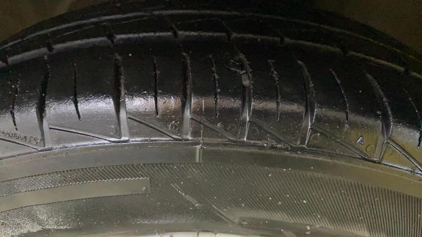 2022 Maruti Alto LXI O, Petrol, Manual, 28,183 km, Left Front Tyre Tread