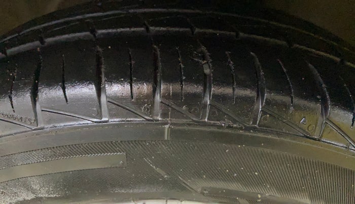 2022 Maruti Alto LXI O, Petrol, Manual, 28,183 km, Left Front Tyre Tread