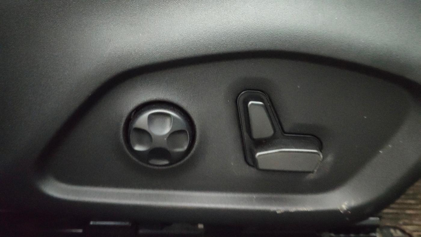 2023 Jeep Compass LIMITED (O) 1.4 PETROL DCT, Petrol, Automatic, 49,877 km, Driver Side Adjustment Panel