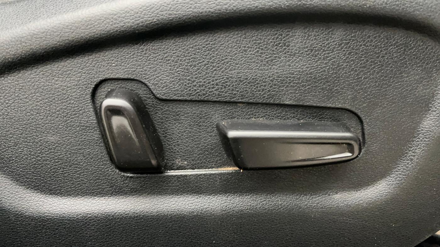 2019 Hyundai Creta SX (O) EXECUTIVE 1.6 PETROL, Petrol, Manual, 1,01,715 km, Driver Side Adjustment Panel