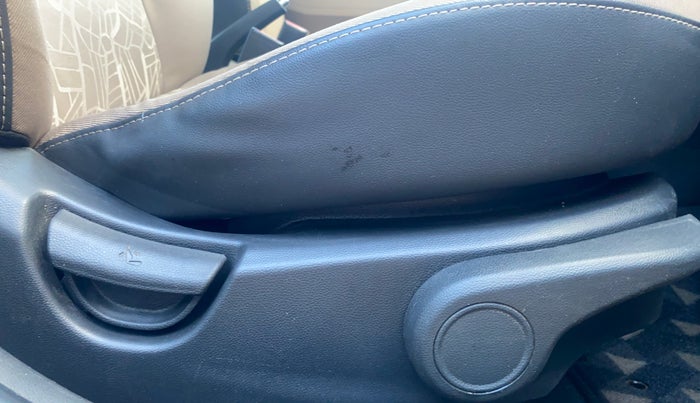 2015 Hyundai Xcent S (O) 1.2, Petrol, Manual, 97,348 km, Driver Side Adjustment Panel