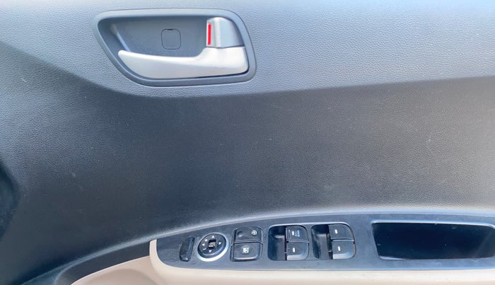 2015 Hyundai Xcent S (O) 1.2, Petrol, Manual, 97,348 km, Driver Side Door Panels Control