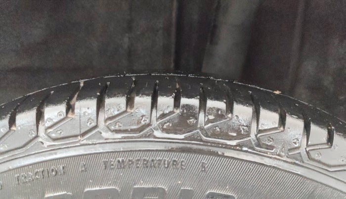 2016 Renault Kwid RXT 0.8, Petrol, Manual, 96,529 km, Left Rear Tyre Tread