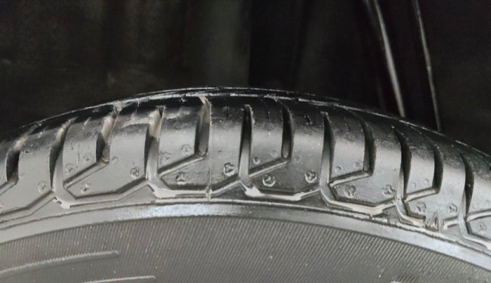 2016 Renault Kwid RXT 0.8, Petrol, Manual, 96,529 km, Right Rear Tyre Tread