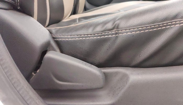 2016 Renault Kwid RXT 0.8, Petrol, Manual, 96,529 km, Driver Side Adjustment Panel