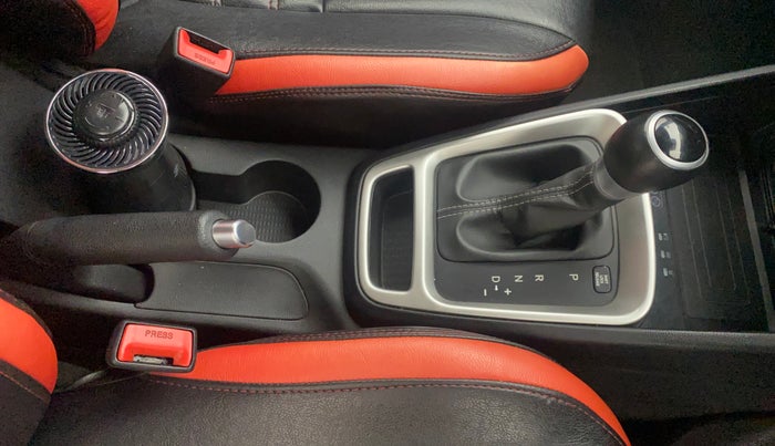 2019 Hyundai VENUE SX PLUS 1.0 TURBO DCT, Petrol, Automatic, 83,923 km, Gear Lever