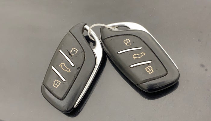 2022 MG ASTOR SAVVY 1.3 TURBO AT S RED, Petrol, Automatic, 36,303 km, Key Close Up