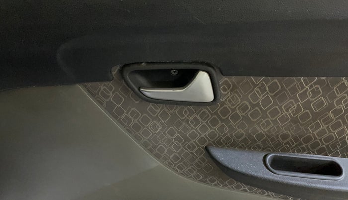 2019 Maruti Alto 800 LXI, Petrol, Manual, 39,876 km, Driver Side Door Panels Control