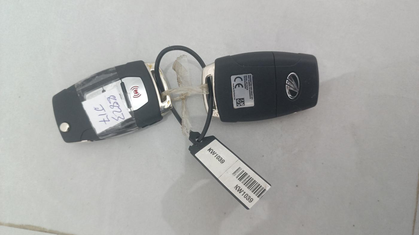 2021 Mahindra XUV300 W8 (O) 1.2 PETROL AMT, Petrol, Automatic, 66,293 km, Key Close Up