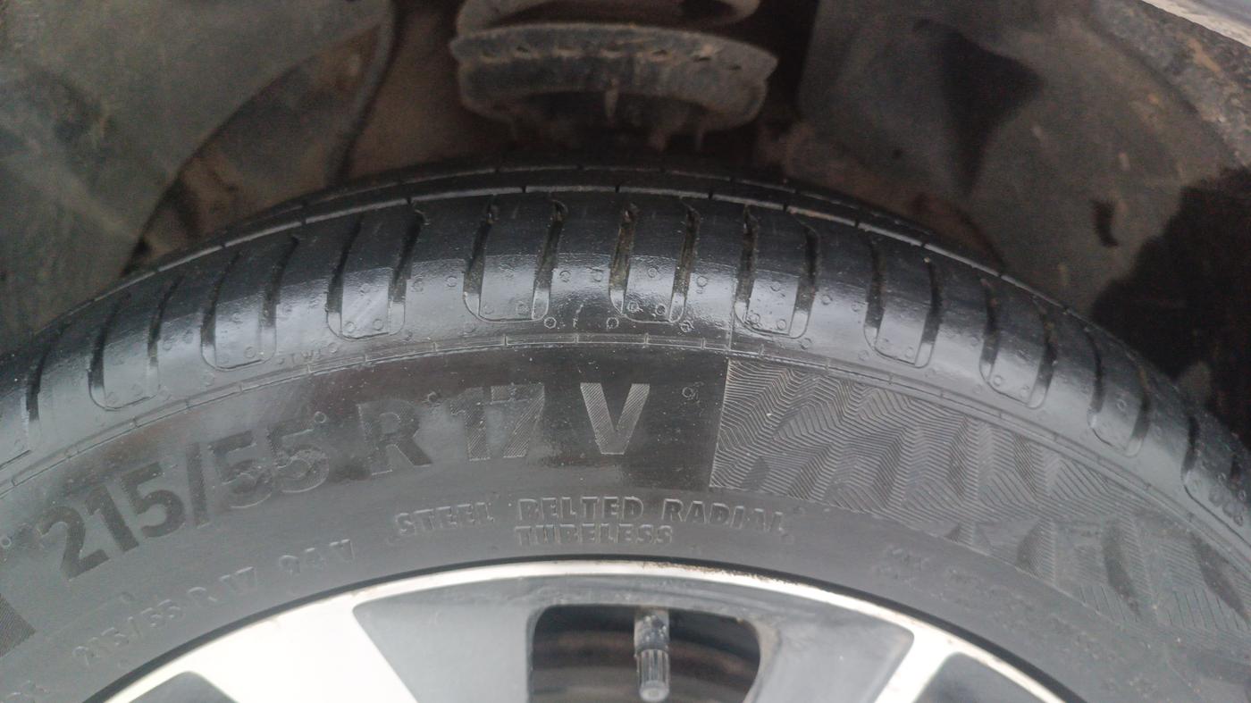 2021 Mahindra XUV300 W8 (O) 1.2 PETROL AMT, Petrol, Automatic, 66,293 km, Left Front Tyre Tread