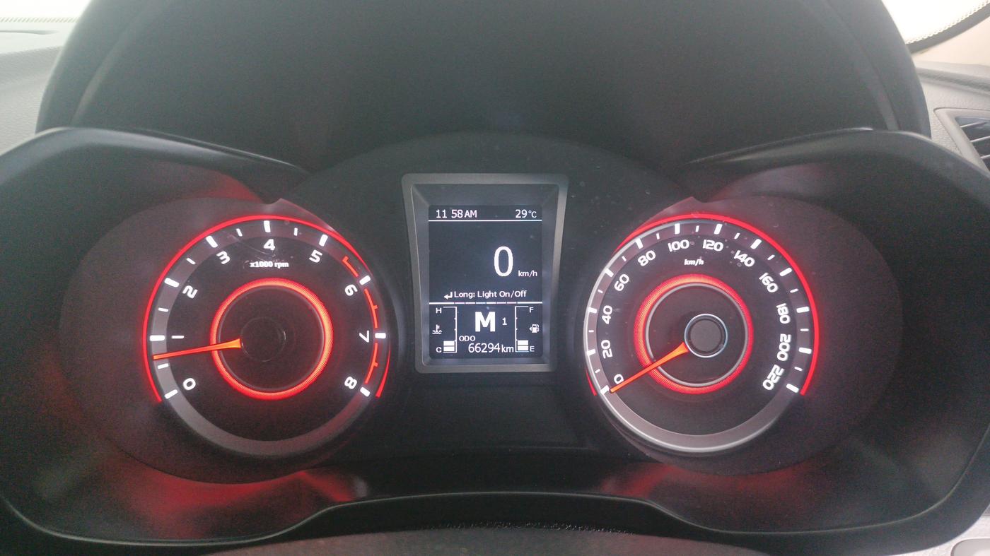 2021 Mahindra XUV300 W8 (O) 1.2 PETROL AMT, Petrol, Automatic, 66,293 km, Odometer Image