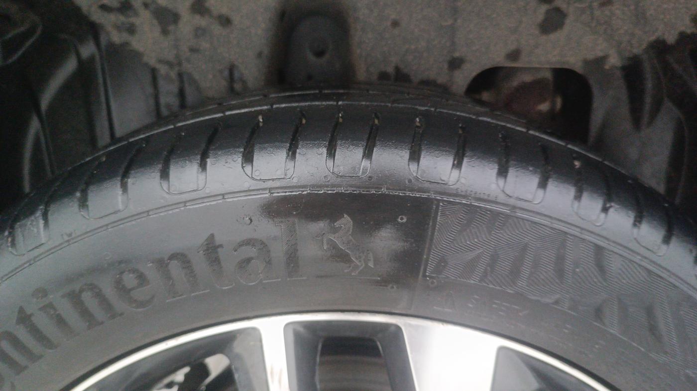 2021 Mahindra XUV300 W8 (O) 1.2 PETROL AMT, Petrol, Automatic, 66,293 km, Right Rear Tyre Tread