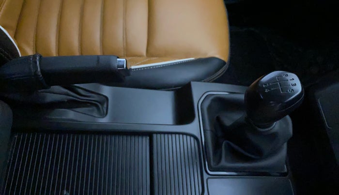 2023 Renault Kiger RXE MT, Petrol, Manual, 21,298 km, Gear Lever