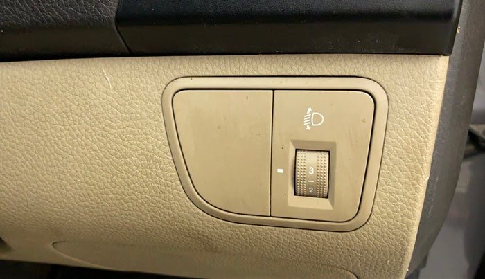 2014 Hyundai Eon MAGNA +, Petrol, Manual, 80,594 km, Dashboard - Headlight height adjustment not working