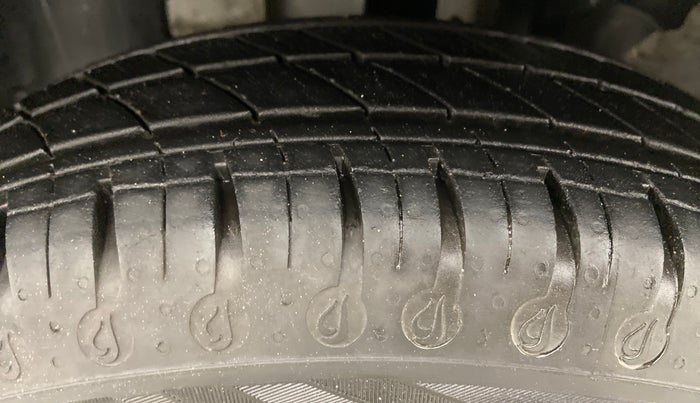 2021 Renault Kwid 1.0 RXT Opt, Petrol, Manual, 10,509 km, Left Front Tyre Tread