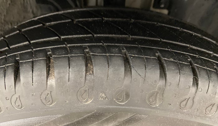 2021 Renault Kwid 1.0 RXT Opt, Petrol, Manual, 10,509 km, Right Front Tyre Tread