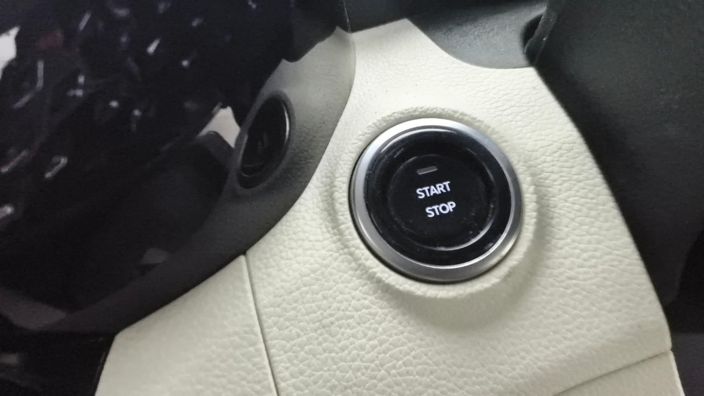 2025 Mahindra XUV 3XO AX5 1.2 L TCMPFi, Petrol, Manual, 7,039 km, Keyless Start/ Stop Button