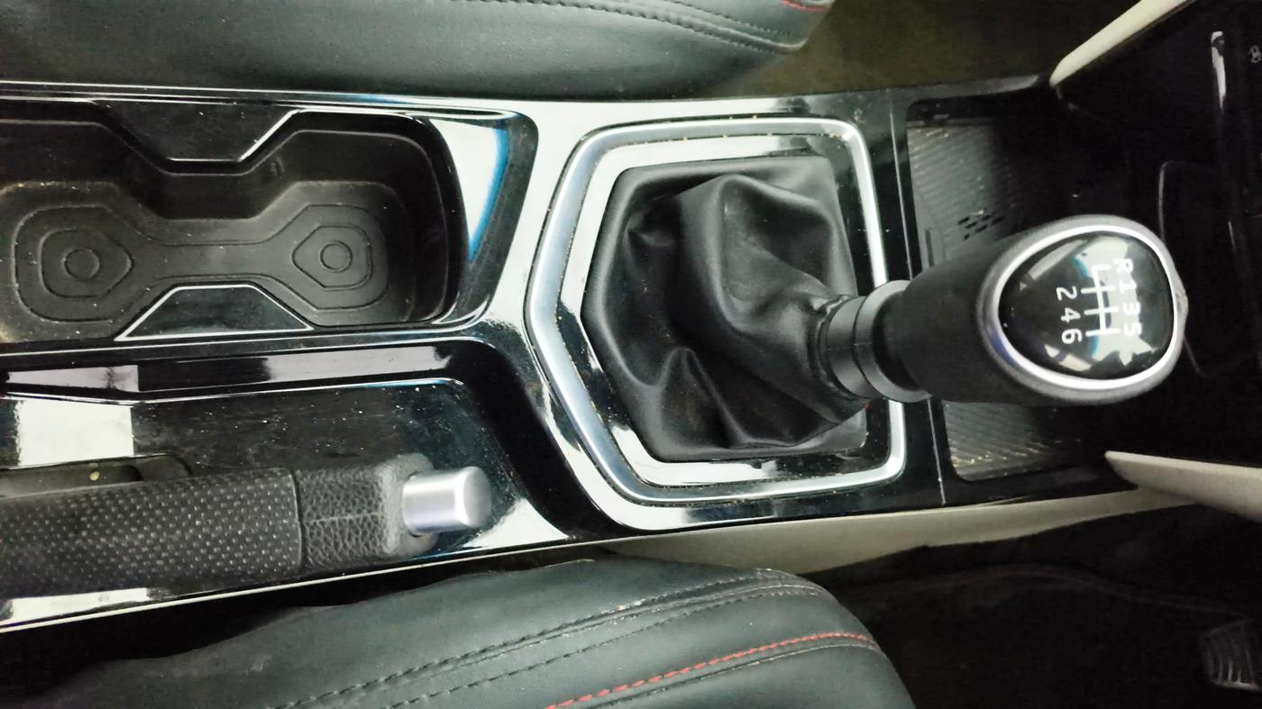 2025 Mahindra XUV 3XO AX5 1.2 L TCMPFi, Petrol, Manual, 7,039 km, Gear Lever