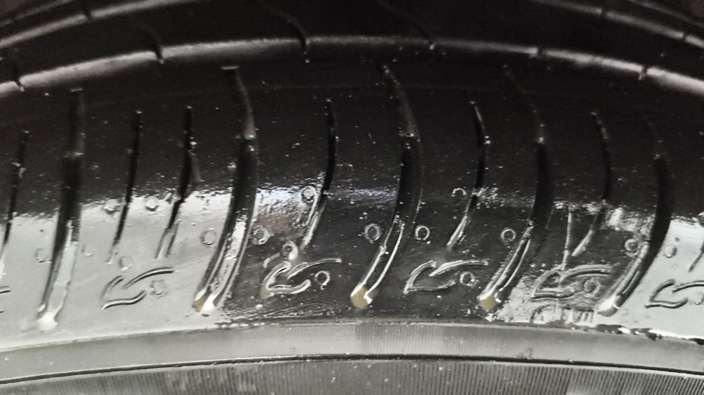 2025 Mahindra XUV 3XO AX5 1.2 L TCMPFi, Petrol, Manual, 7,039 km, Left Front Tyre Tread