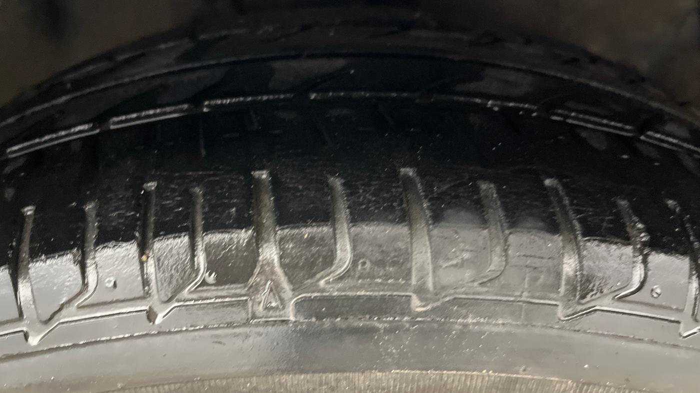 2015 Hyundai Verna FLUIDIC 4S 1.6 VTVT S(O), Petrol, Manual, 69,353 km, Right Front Tyre Tread