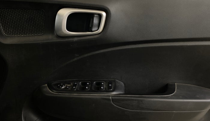 2020 Hyundai VENUE SX 1.0 TURBO IMT, Petrol, Manual, 1,19,631 km, Driver Side Door Panels Control