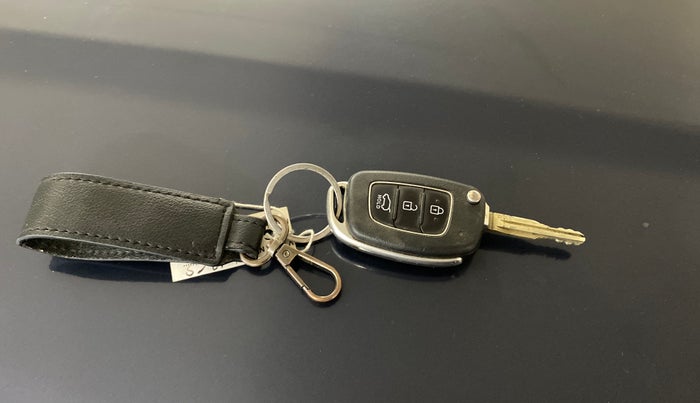 2020 Hyundai VENUE SX 1.0 TURBO IMT, Petrol, Manual, 1,19,631 km, Key Close Up