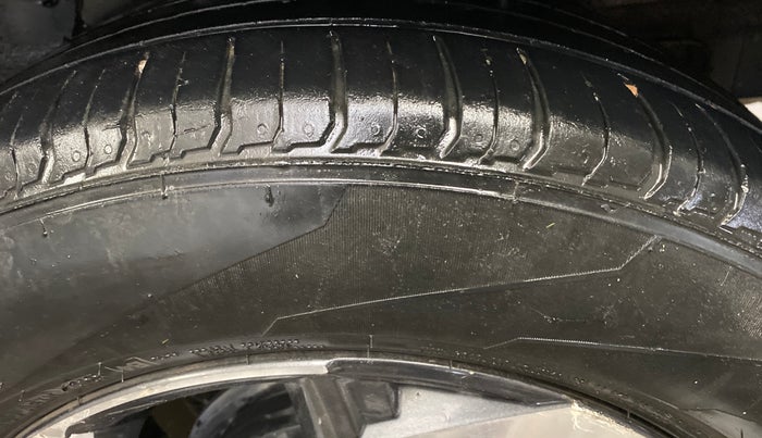 2020 Hyundai VENUE SX 1.0 TURBO IMT, Petrol, Manual, 1,19,631 km, Left Rear Tyre Tread