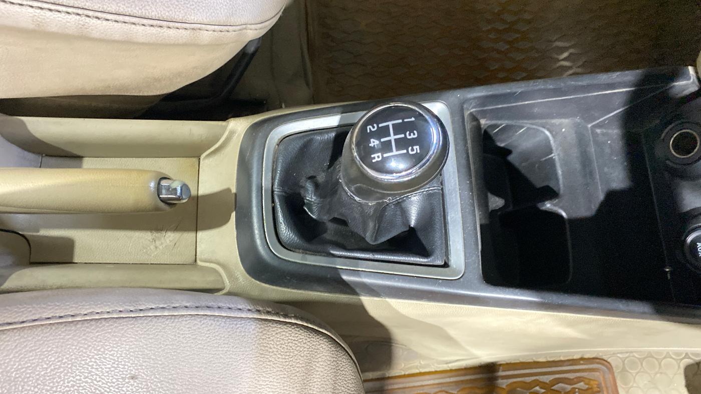 2017 Maruti Dzire VDI, Diesel, Manual, 78,458 km, Gear Lever