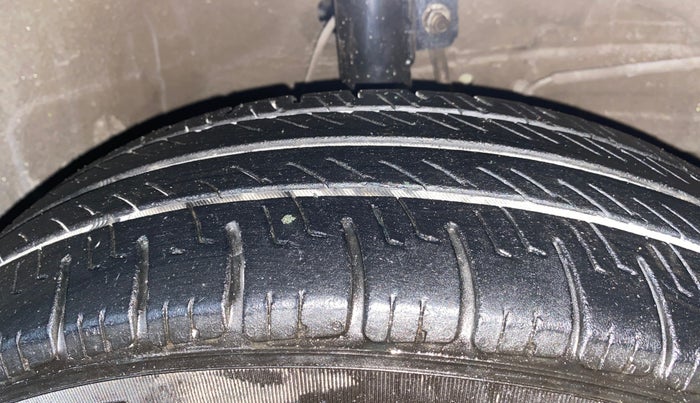 2017 Maruti Dzire VDI, Diesel, Manual, 78,458 km, Right Front Tyre Tread