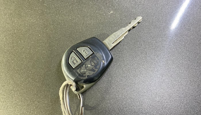 2017 Maruti Dzire VDI, Diesel, Manual, 78,458 km, Key Close Up