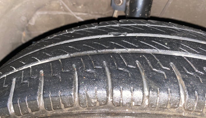 2017 Maruti Dzire VDI, Diesel, Manual, 78,458 km, Left Front Tyre Tread