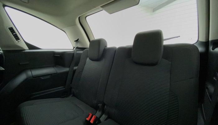 2017 Tata Hexa Varicor 400 XM, Diesel, Manual, Third Seat Row ( optional )