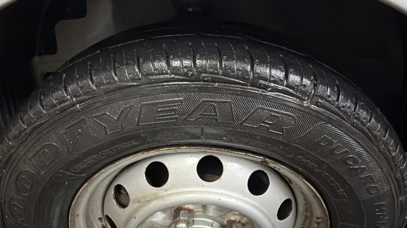 2017 Hyundai Eon ERA + SE, Petrol, Manual, 83,628 km, Left Front Tyre Tread