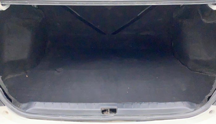2011 Toyota Etios V, Petrol, Manual, 1,06,052 km, Boot Inside