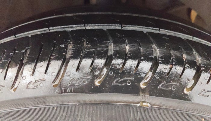 2022 Maruti Baleno DELTA PETROL 1.2, Petrol, Manual, 29,215 km, Right Front Tyre Tread