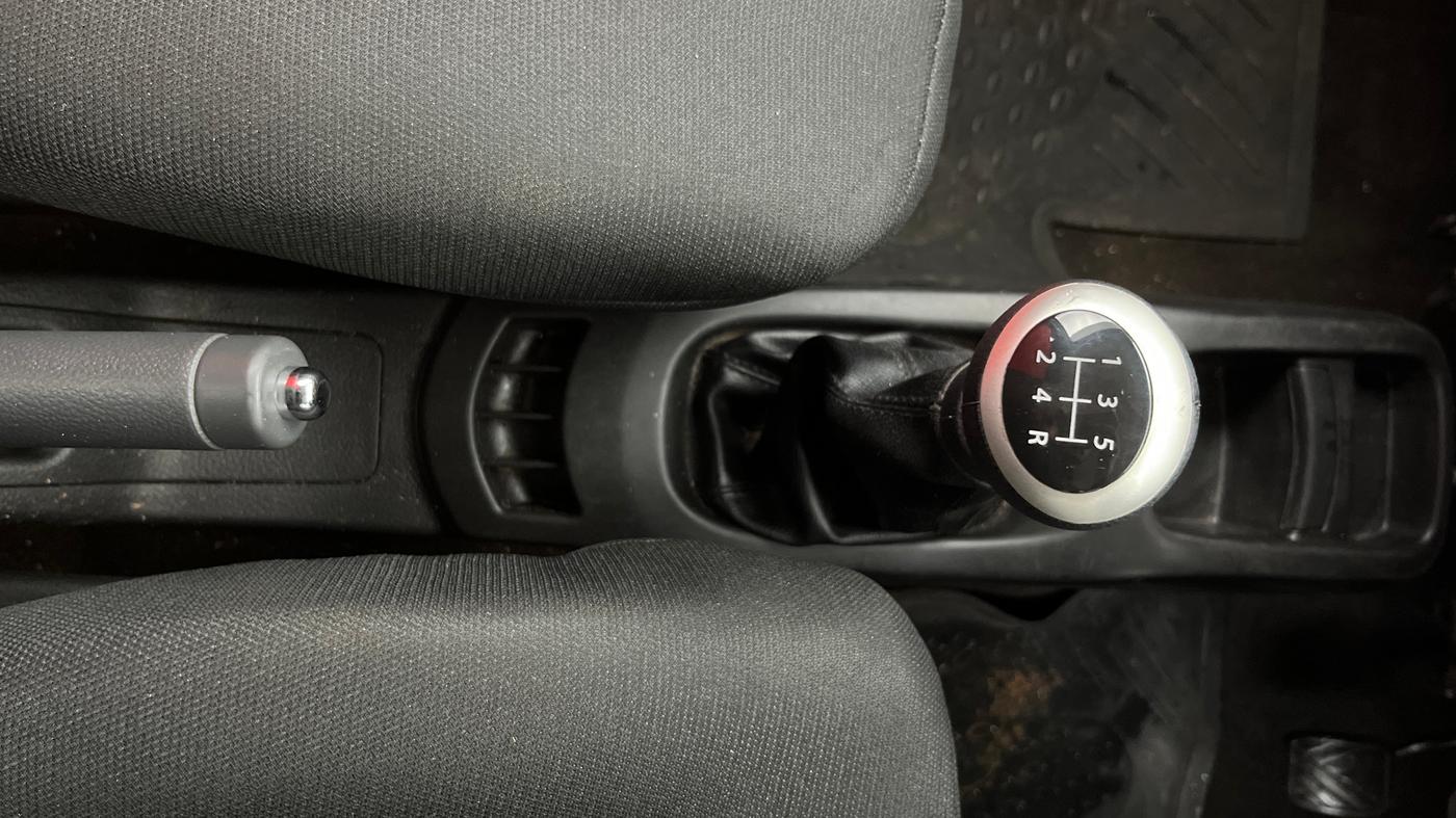 2013 Maruti Wagon R 1.0 VXI, Petrol, Manual, 64,403 km, Gear Lever