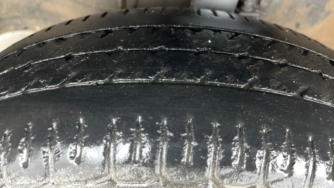2013 Maruti Wagon R 1.0 VXI, Petrol, Manual, 64,403 km, Left Front Tyre Tread