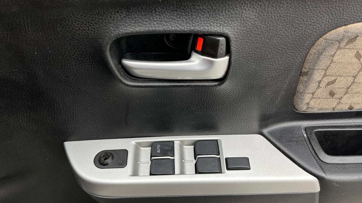 2013 Maruti Wagon R 1.0 VXI, Petrol, Manual, 64,403 km, Driver Side Door Panels Control