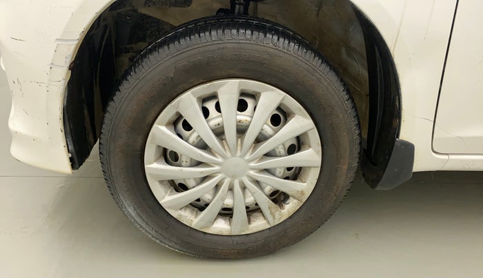 2014 Honda Amaze 1.2L I-VTEC E, CNG, Manual, 82,786 km, Left front tyre - Minor crack