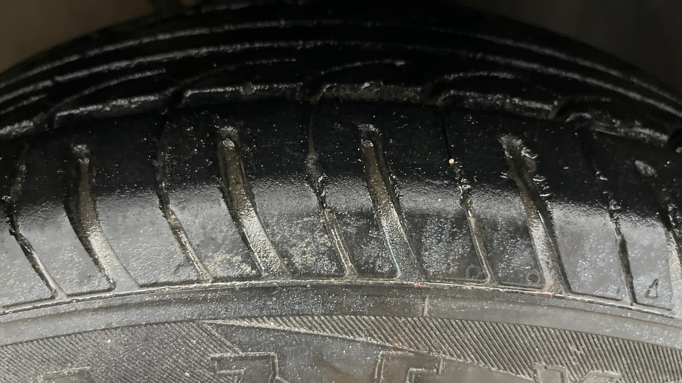 2018 Volkswagen Ameo TRENDLINE 1.0L, Petrol, Manual, 61,598 km, Right Front Tyre Tread