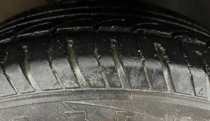 2018 Volkswagen Ameo TRENDLINE 1.0L, Petrol, Manual, 61,598 km, Right Front Tyre Tread