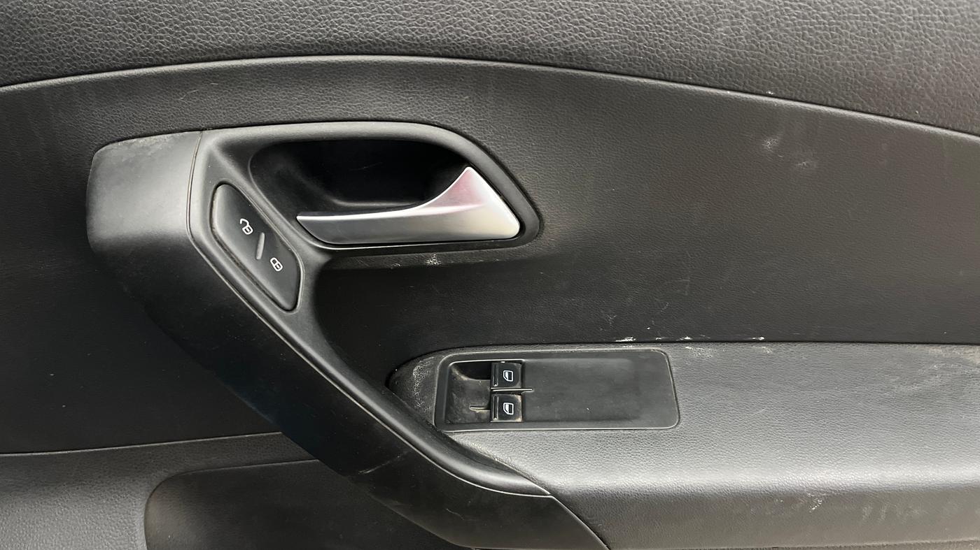 2018 Volkswagen Ameo TRENDLINE 1.0L, Petrol, Manual, 61,598 km, Driver Side Door Panels Control