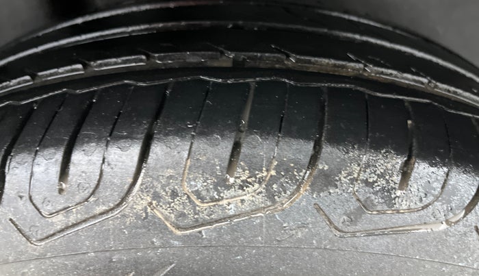 2018 Volkswagen Ameo TRENDLINE 1.0L, Petrol, Manual, 61,598 km, Right Rear Tyre Tread