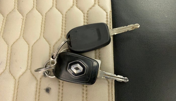 2022 Renault TRIBER RXL MT, Petrol, Manual, 51,342 km, Key Close Up